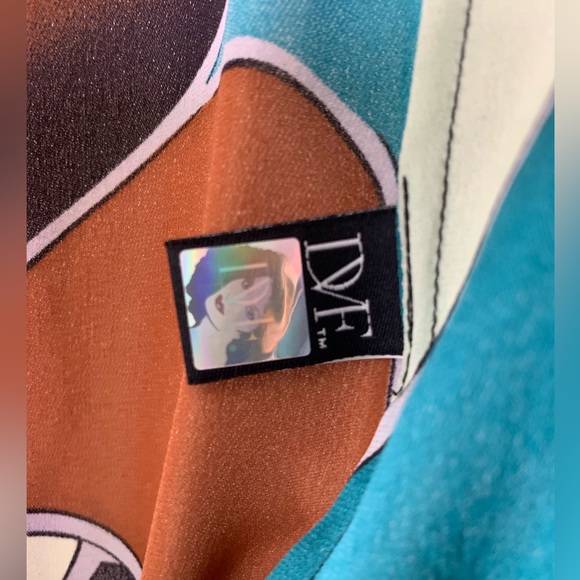 Diane Von Furstenberg silk wrap dress - Picture 4 of 9